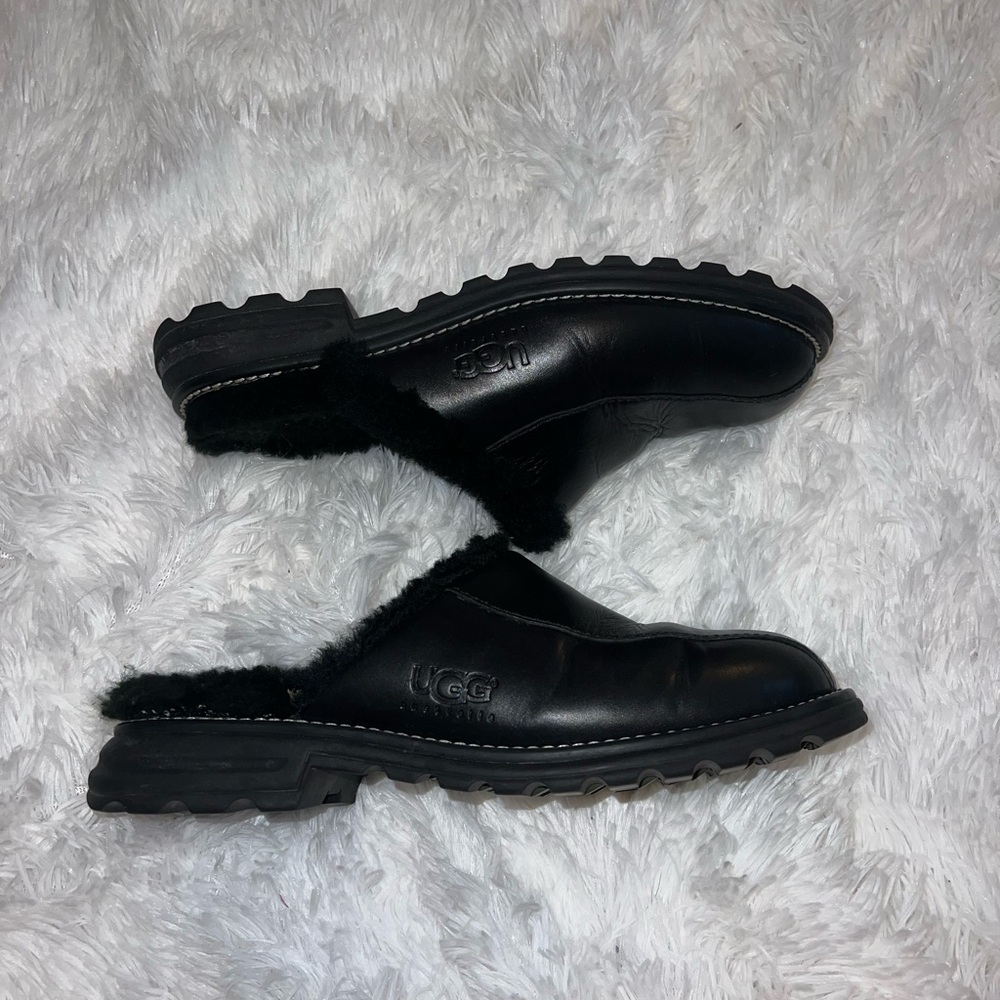 UGG Australia size 8 Black Sherpa Lined Cloggs / Mule Y2K Style Slip On Shoe 90s